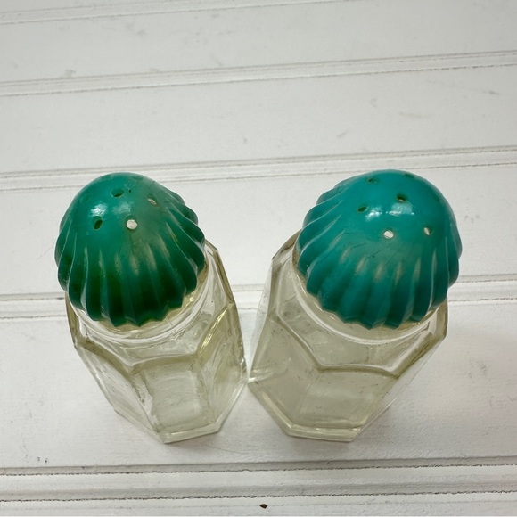 Hazel Atlas Vintage Salt and Pepper Shaker Set with Teal Lids - Picture 7 of 10